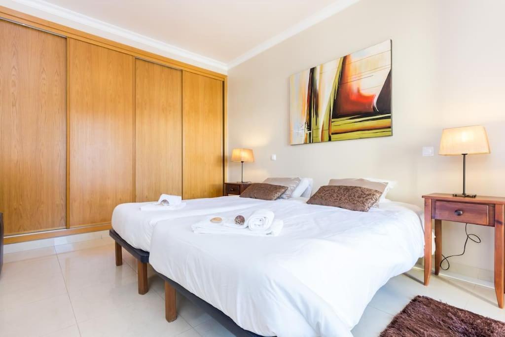 Sea Breeze Lagos Apartment Екстериор снимка