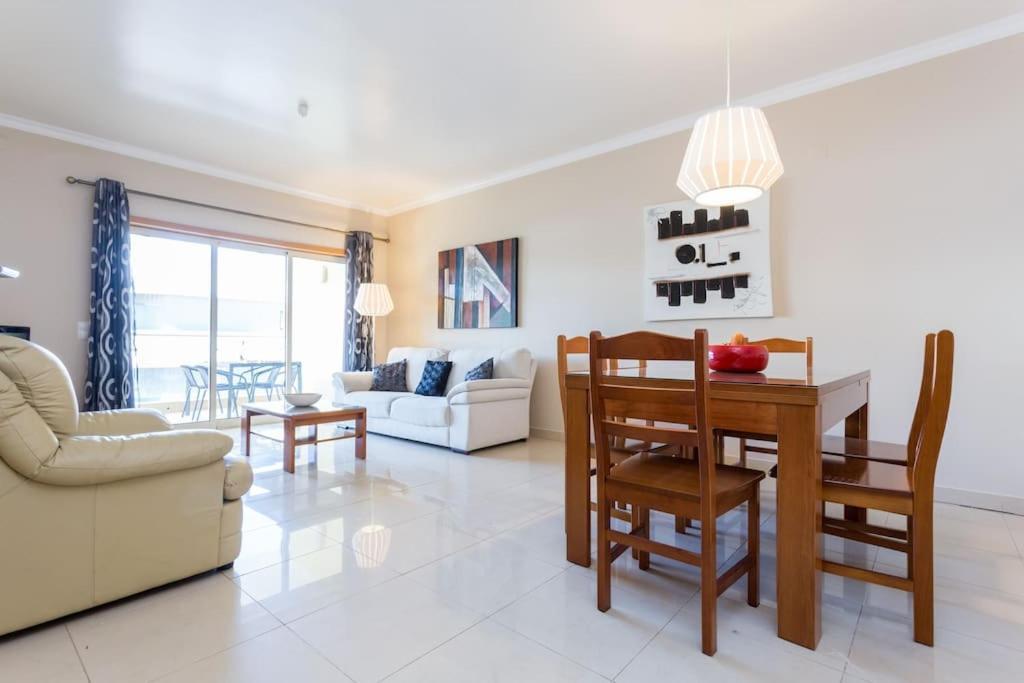 Sea Breeze Lagos Apartment Екстериор снимка