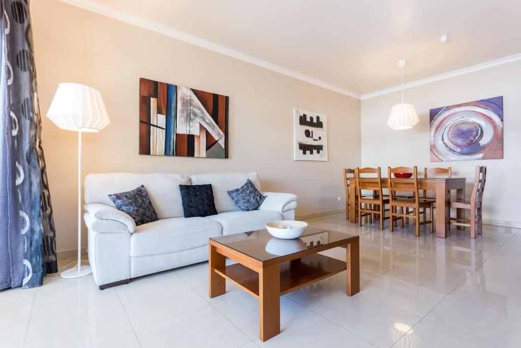 Sea Breeze Lagos Apartment Екстериор снимка