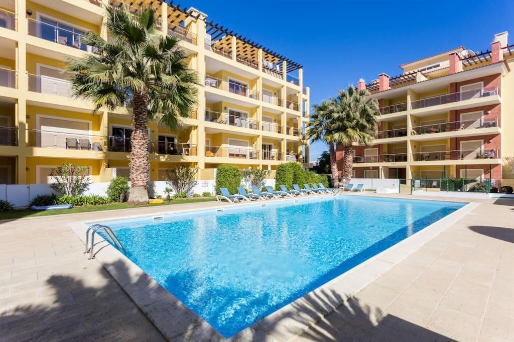Sea Breeze Lagos Apartment Екстериор снимка