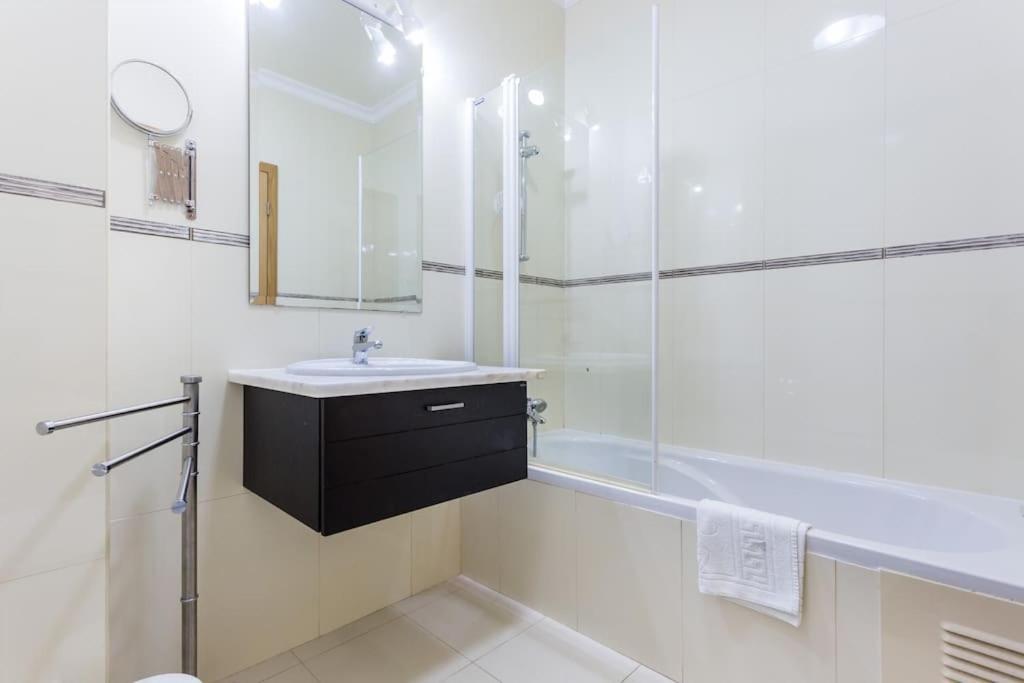 Sea Breeze Lagos Apartment Екстериор снимка