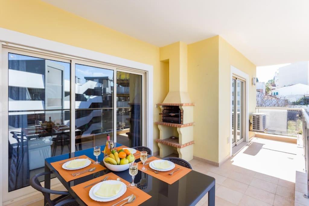Sea Breeze Lagos Apartment Екстериор снимка