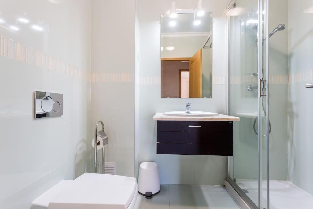 Sea Breeze Lagos Apartment Екстериор снимка